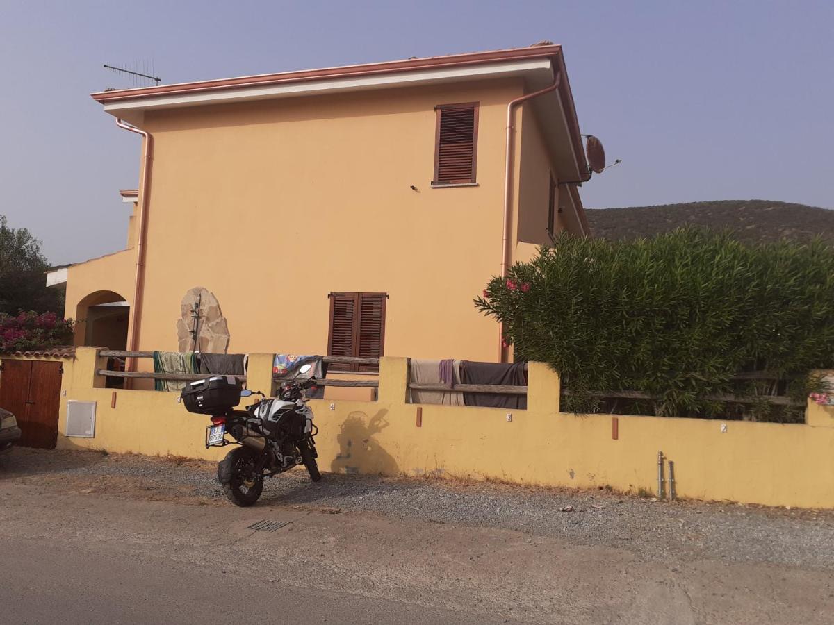 Villa Su Due Livelli Super Accessoriata SantʼAnna Arresi Exterior foto