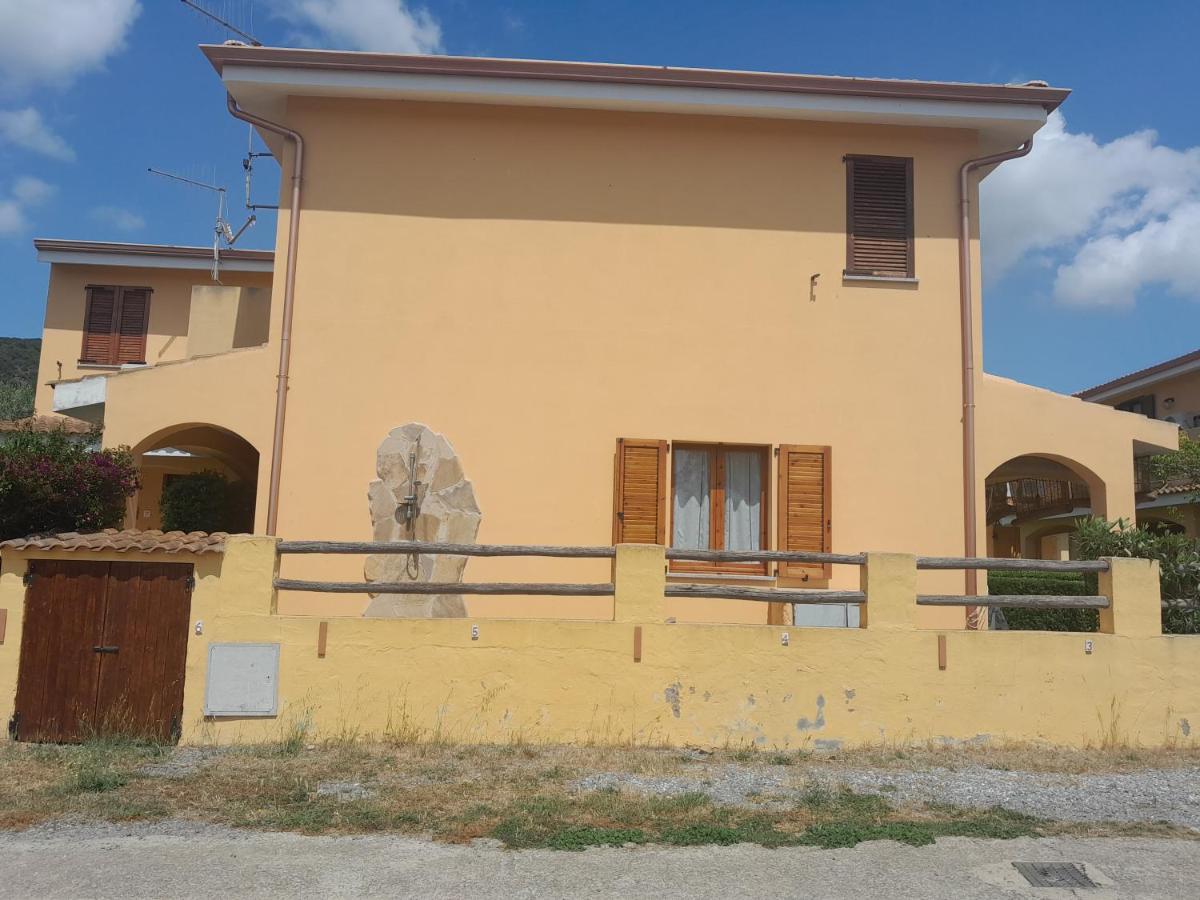 Villa Su Due Livelli Super Accessoriata SantʼAnna Arresi Exterior foto