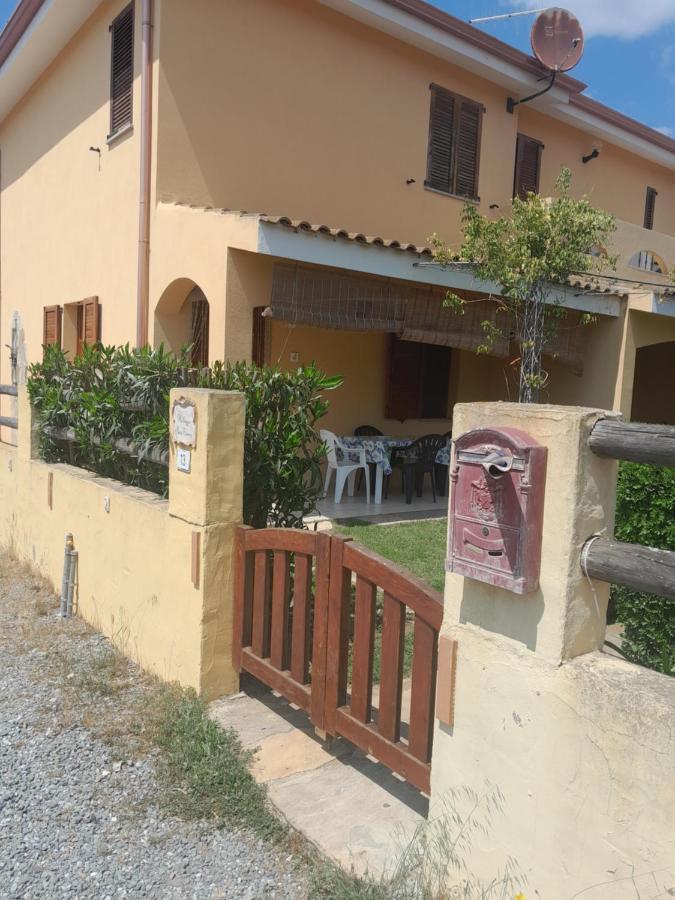 Villa Su Due Livelli Super Accessoriata SantʼAnna Arresi Exterior foto